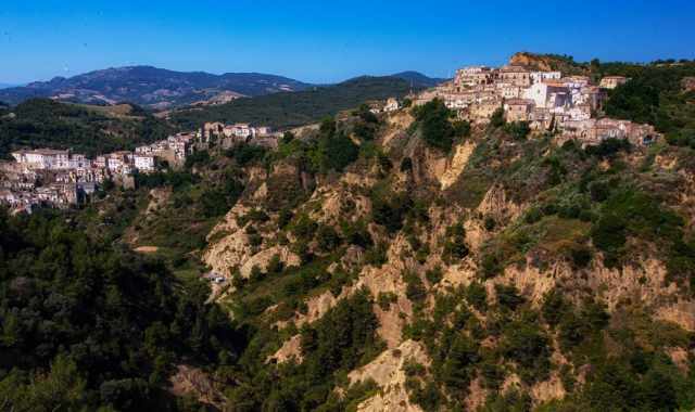 Profondi burroni e memorie saracene:  la Rabatana, il borgo "sospeso" nel tempo